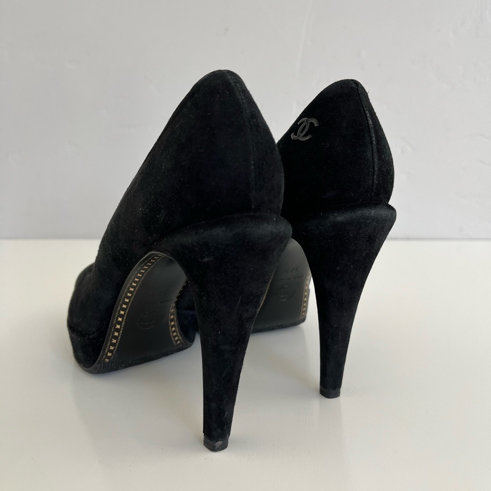 Auth VTG CHANEL Suede Platform Heels - Picture 4 of 12